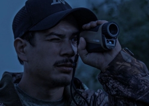 DNT Hound H315R, Monoclu Termic Wide-View cu Telemetru și Calculator Balistic